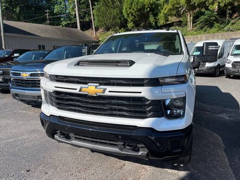 Used 2026 Chevrolet Silverado 2500 Custom w/ Custom Value Package AWD/4WD image 4
