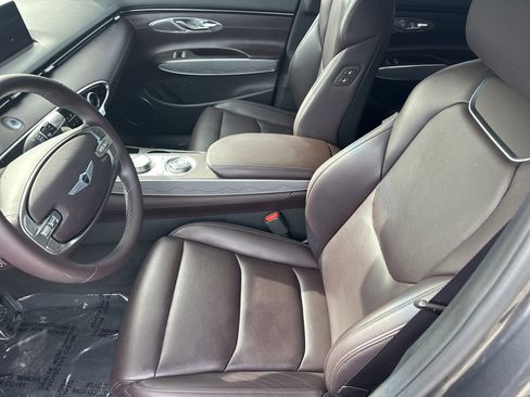 Certified 2022 Genesis GV70 2.5T w/ Advanced Package image 18