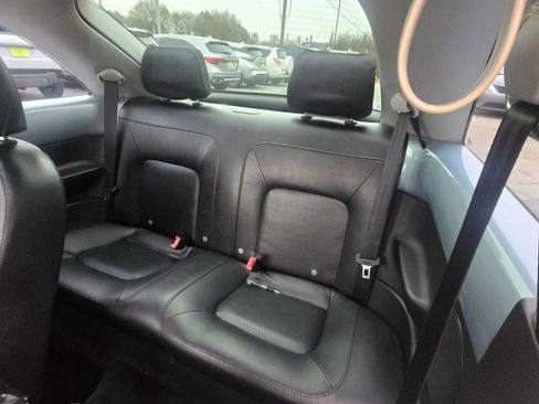 Used 2009 Volkswagen Beetle Coupe image 7