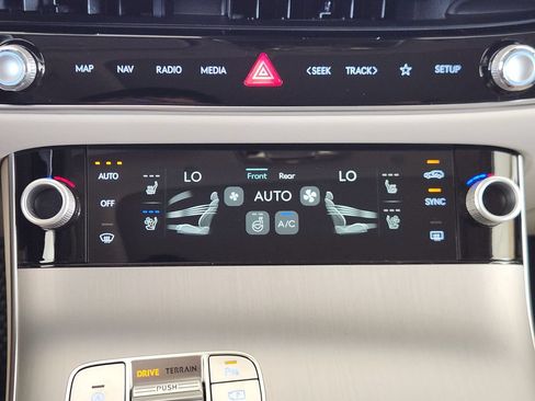 New 2026 Genesis GV70 2.5T Advanced AWD/4WD image 15