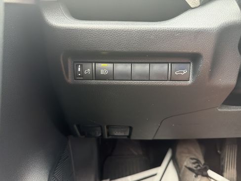 Used 2019 Toyota RAV4 XLE w/ Convenience Package AWD/4WD image 30