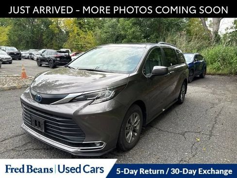 Used 2023 Toyota Sienna XLE w/ XLE Plus Package AWD/4WD image 3