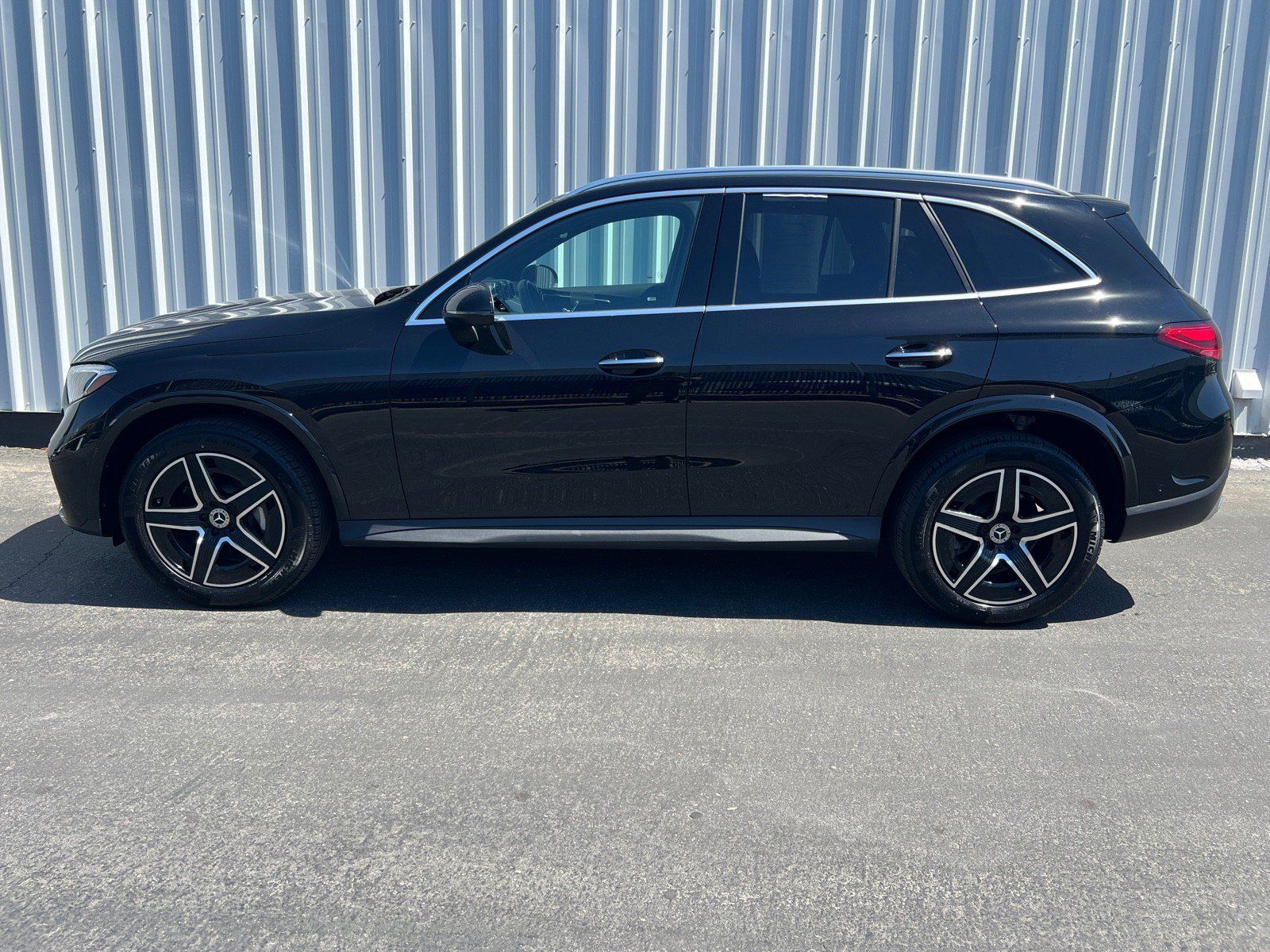 Used 2026 Mercedes-Benz GLC 300 4MATIC image 3