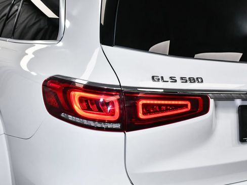 Used 2023 Mercedes-Benz GLS 580 4MATIC image 91