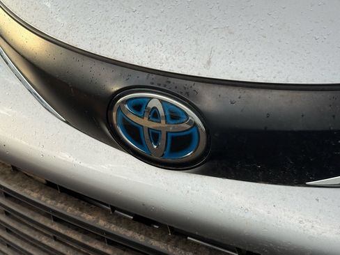 Used 2024 Toyota Sienna XLE FWD image 8