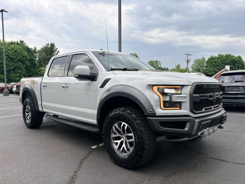 Used 2017 Ford F150 Raptor w/ Equipment Group 802A Luxury AWD/4WD image 3