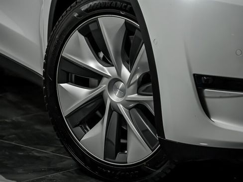 Used 2021 Tesla Model Y Long Range AWD/4WD image 3