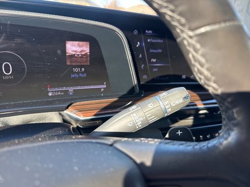 Used 2023 Cadillac Escalade ESV Premium Luxury image 20