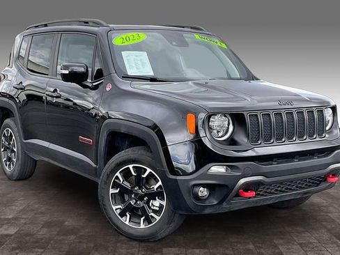 Used 2023 Jeep Renegade Trailhawk w/ Sun/Sound Group AWD/4WD image 11