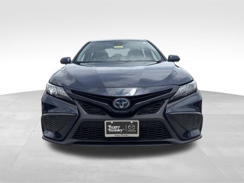 Used 2021 Toyota Camry SE w/ Cold Weather Package FWD image 2