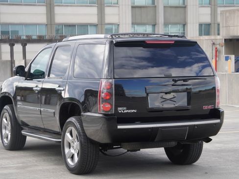 Used 2011 GMC Yukon Denali image 16