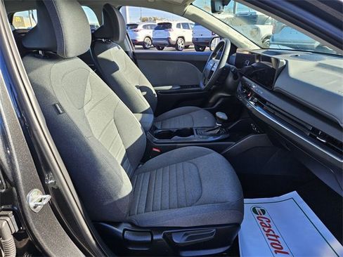 Used 2025 Kia K4 EX image 16