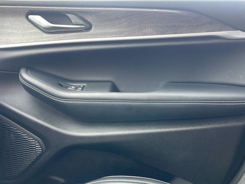 Used 2025 Jeep Grand Cherokee L Limited w/ Black Appearance Package image 21