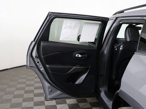 Used 2022 Jeep Cherokee Limited image 21