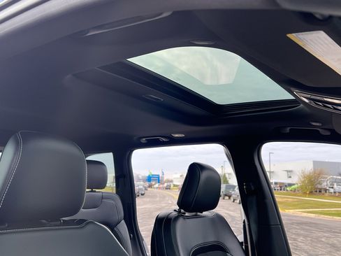 Used 2024 Jeep Grand Cherokee Altitude image 30