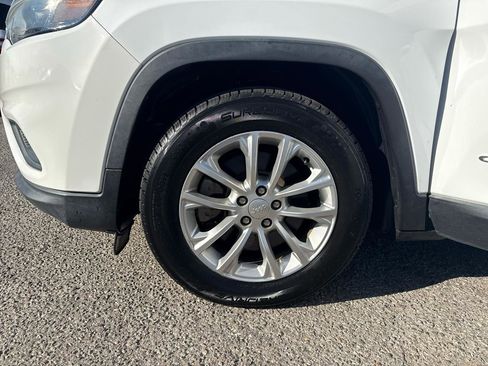 Used 2019 Jeep Cherokee Latitude w/ Popular Appearance Group FWD image 25