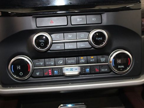 Used 2023 Ford Expedition Max Limited image 32