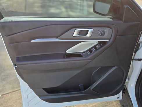 Used 2025 Ford Explorer Platinum image 23