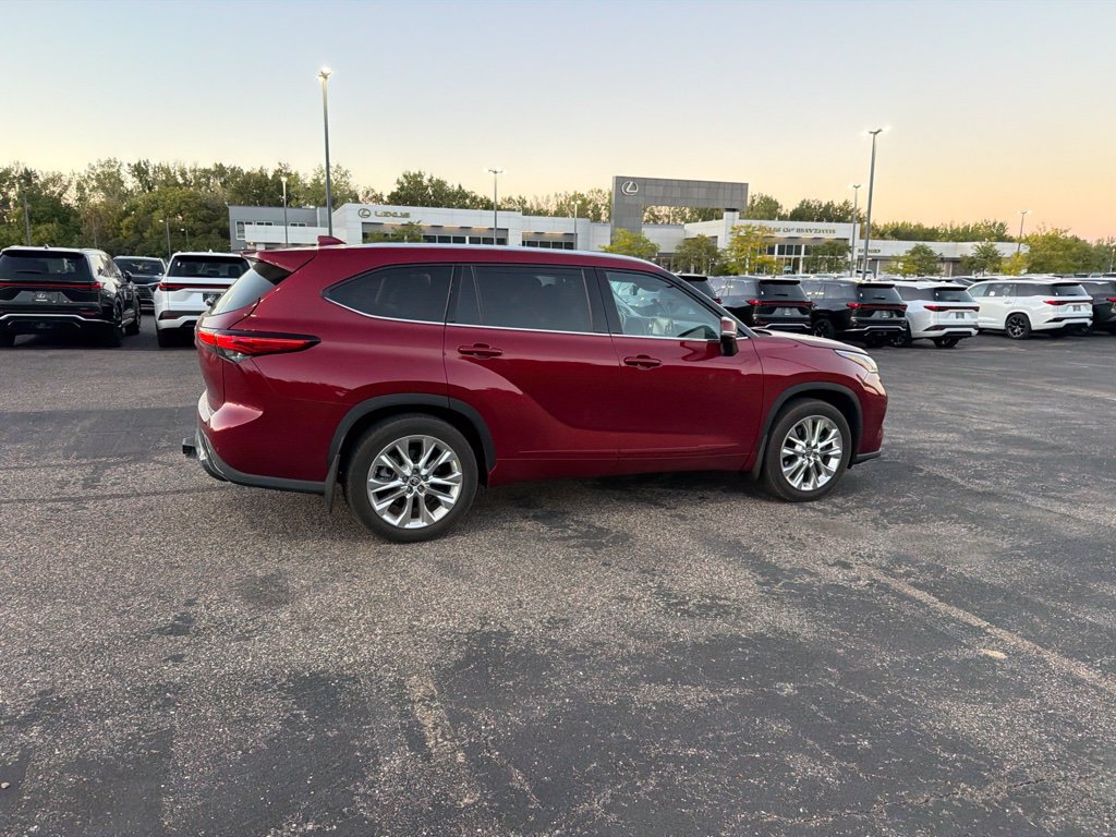 Used 2021 Toyota Highlander Limited AWD/4WD image 17