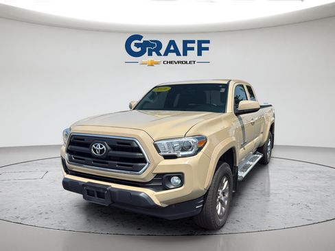 Used 2016 Toyota Tacoma SR5 w/ SR5 Appearance Package (SN) AWD/4WD image 1