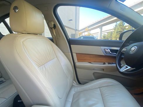 Used 2010 Jaguar XF Luxury image 42