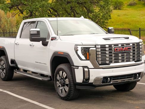 New 2026 GMC Sierra 2500 Denali w/ Denali Reserve Package AWD/4WD image 6