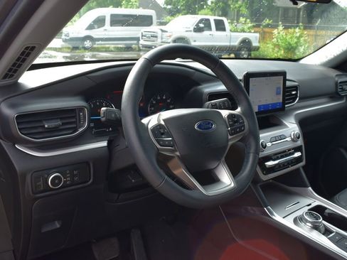 Used 2024 Ford Explorer XLT w/ Equipment Group 202A AWD/4WD image 10