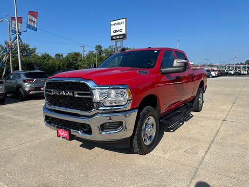 Used 2024 RAM 2500 Tradesman w/ Chrome Appearance Group AWD/4WD image 7