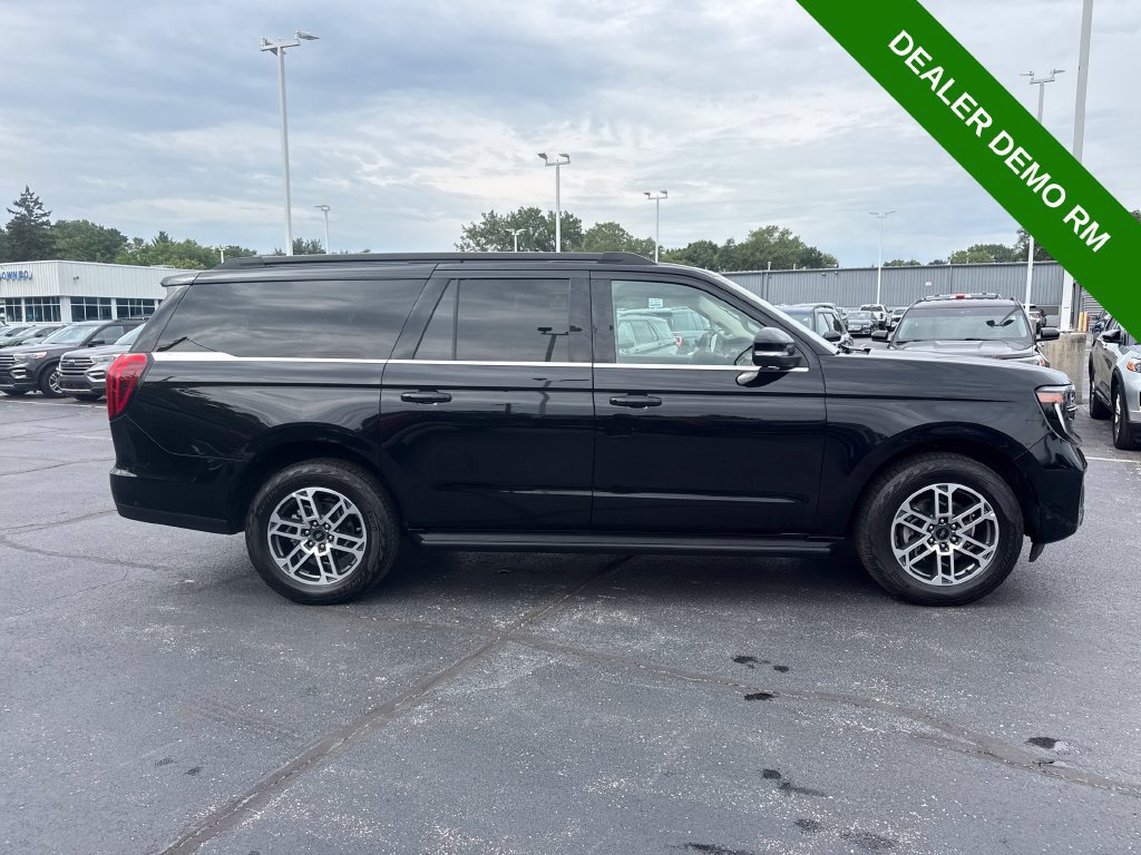 Used 2025 Ford Expedition Max Active AWD/4WD image 5