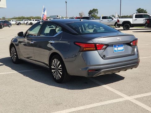 Used 2025 Nissan Altima 2.5 SV FWD image 3