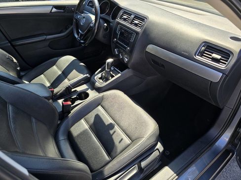Used 2016 Volkswagen Jetta SE image 28