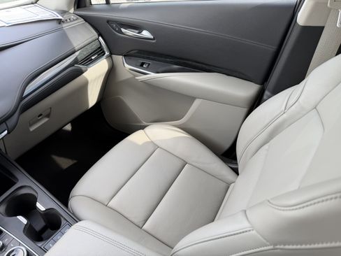 Used 2023 Cadillac XT4 Premium Luxury image 16