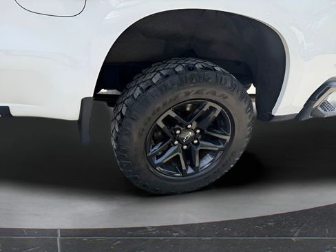 Used 2019 Chevrolet Silverado 1500 LT Trail Boss AWD/4WD image 16