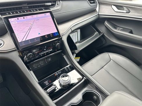 New 2025 Jeep Grand Cherokee Limited image 18