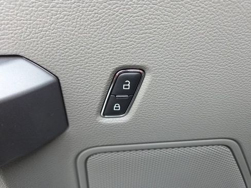Used 2019 Ford F150 XLT w/ Equipment Group 302A Luxury AWD/4WD image 59
