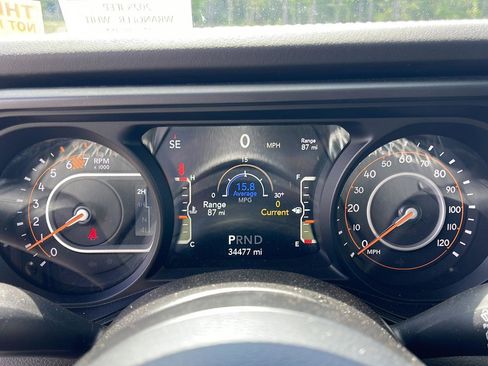 Used 2025 Jeep Wrangler Unlimited Rubicon AWD/4WD image 14