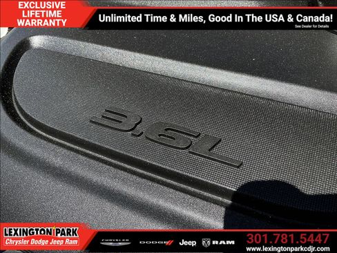 Used 2024 Chrysler Pacifica Touring-L FWD image 30