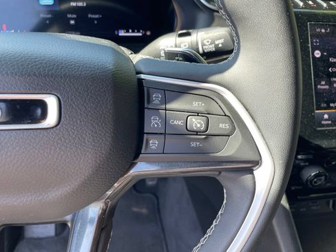 Used 2023 Jeep Grand Cherokee Altitude AWD/4WD image 19