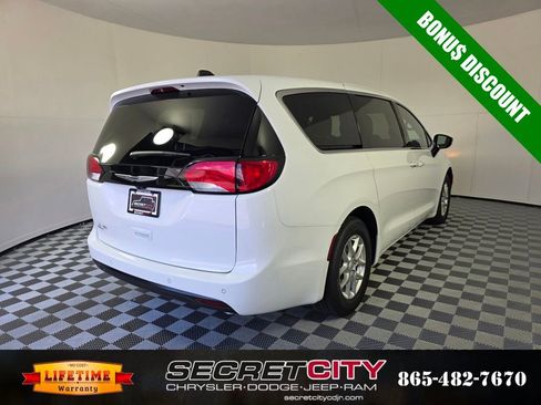 New 2026 Chrysler Voyager LX image 7