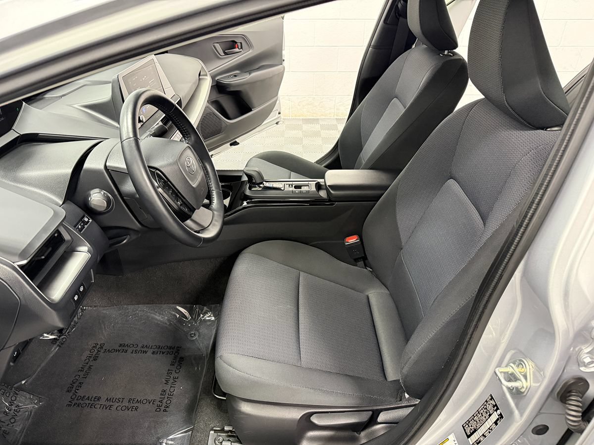 Used 2025 Toyota Prius LE FWD image 10