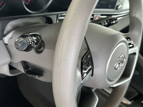 Used 2021 Hyundai Elantra SEL image 19