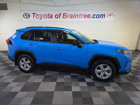 Certified 2021 Toyota RAV4 LE AWD/4WD image 1