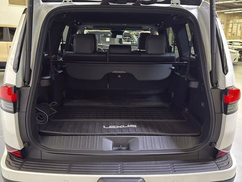 Used 2024 Lexus GX 550 w/ Accessory Package (2T) image 25