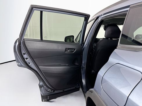 Used 2024 Toyota Corolla Cross LE image 25