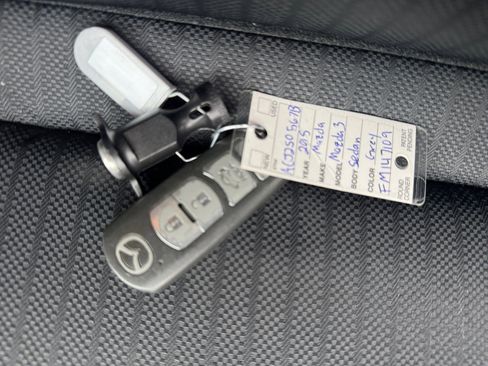 Used 2015 MAZDA MAZDA3 i Sport image 32