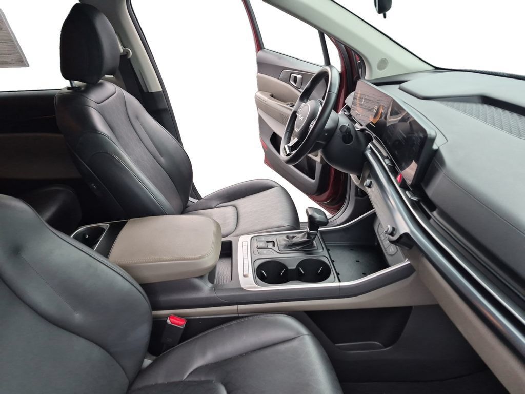 Used 2025 Kia Carnival FWD image 41