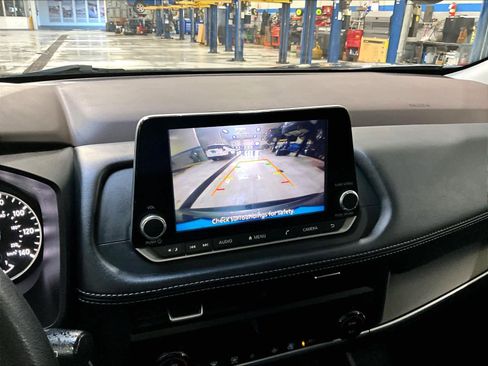 Used 2023 Nissan Rogue SV image 18