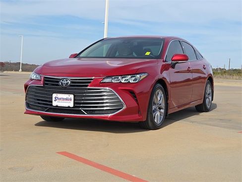 Used 2022 Toyota Avalon XLE image 3