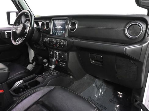 Used 2019 Jeep Wrangler Unlimited Sahara AWD/4WD image 15