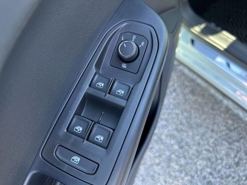 New 2026 Volkswagen Taos SE image 13